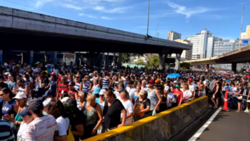 Procissão de Nossa Senhora dos Navegantes reúne milhares em Porto Alegre