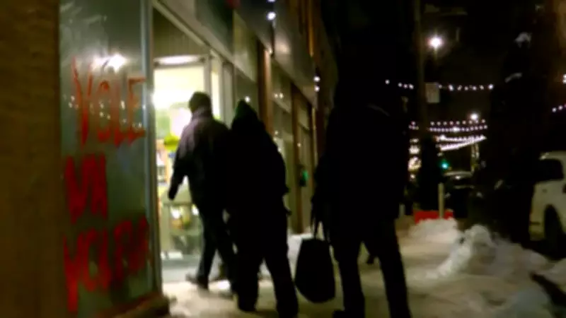 Quadrilha de 'Robin Hoods' assalta loja e distribui comida em protesto contra inflação no Canadá