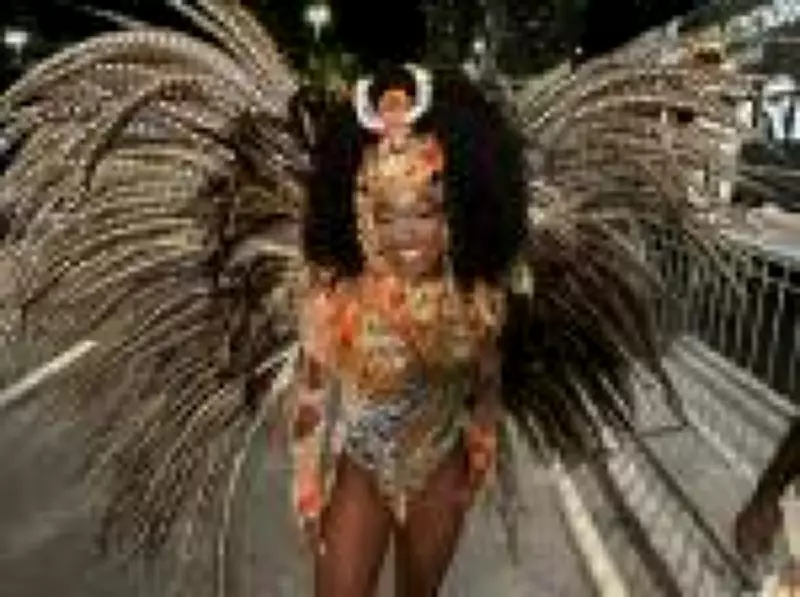 Rainha da Beija-Flor, Lorena Raissa, retorna à Sapucaí após gravidez