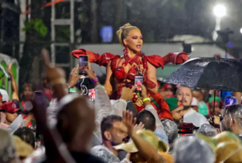 Rainhas do Carnaval Sambam Sob Chuva Forte na Sapucaí em Último Ensaio