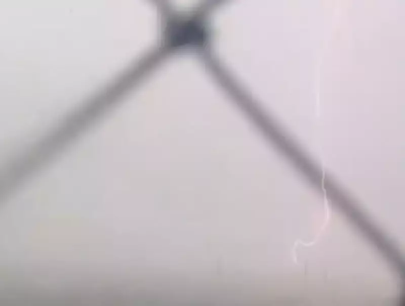 Raios e trovões assustam moradores do Grande Recife durante abertura do Carnaval