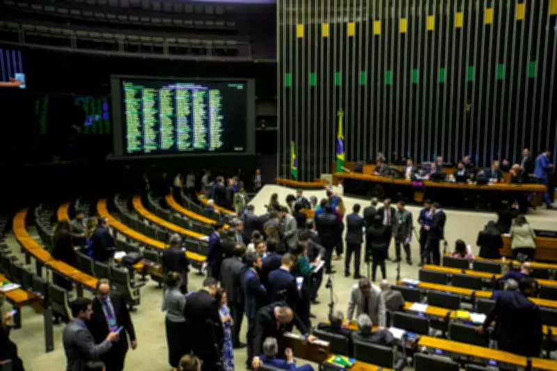 Reajuste do Congresso: Custo de R$ 790 milhões em 2026 supera orçamentos de ministérios sociais