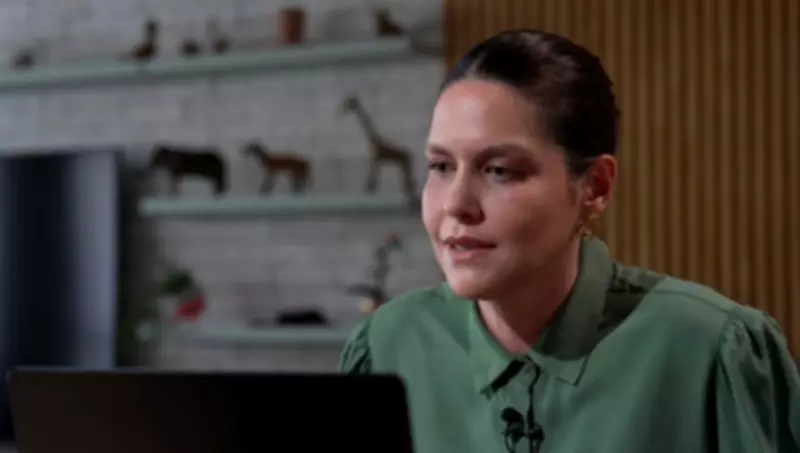 Redes Sociais no Banco dos Réus: Ex-funcionária do WhatsApp Revela Frustrações Internas