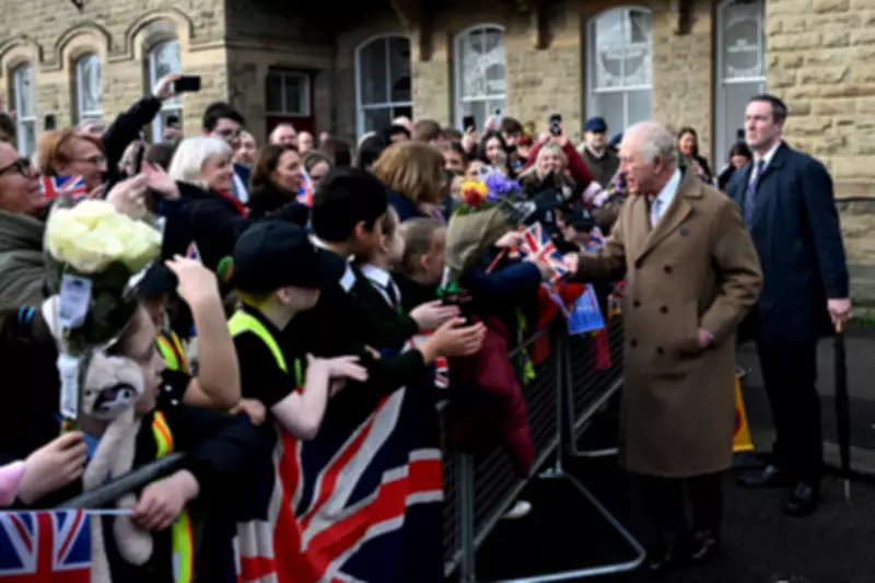 Rei Charles III é questionado sobre irmão Andrew e caso Epstein durante visita oficial