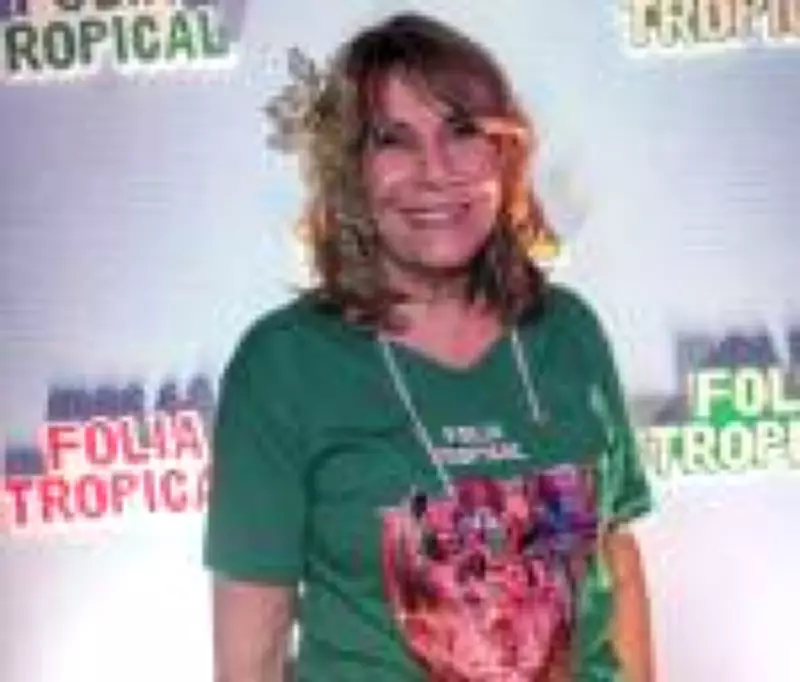 Renata Sorrah Celebra 79 Anos no Desfile das Campeãs da Sapucaí