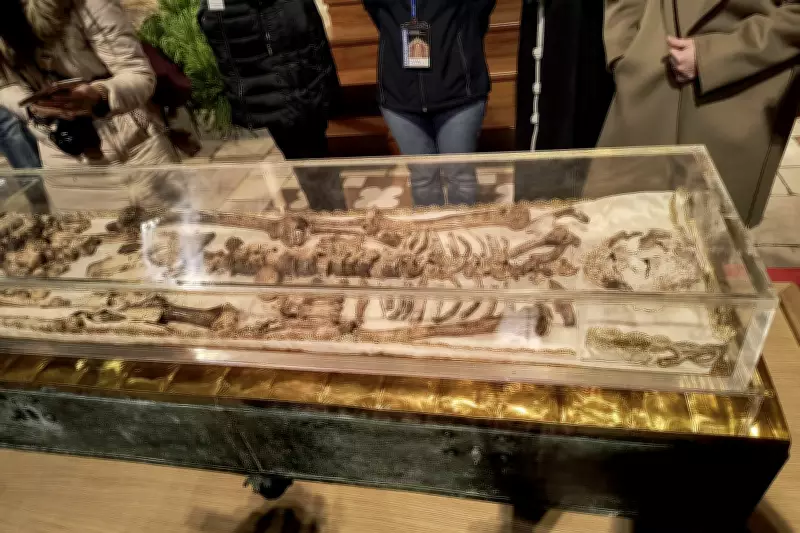 Restos mortais de São Francisco de Assis expostos pela primeira vez em mostra histórica na Itália