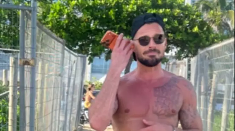 Ricky Martin desembarca no Rio de Janeiro e compartilha momentos em Ipanema