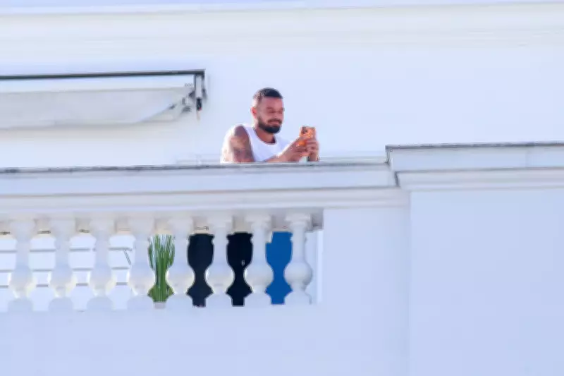 Ricky Martin filma bloco de carnaval no Rio e celebra retorno à cidade solteiro