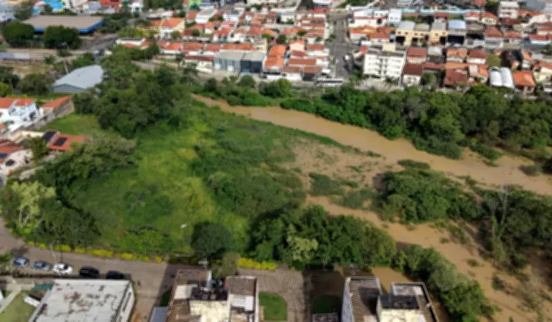 Rio Capivari transborda novamente e alaga ruas em Monte Mor, SP