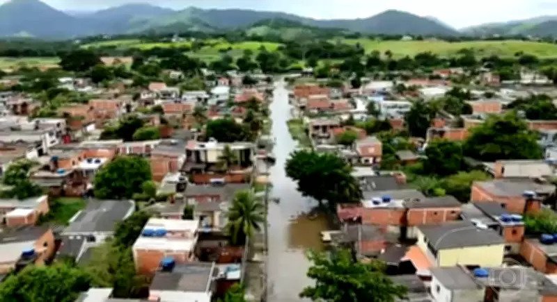 Rio de Janeiro registra fevereiro mais chuvoso em 30 anos com alagamentos graves