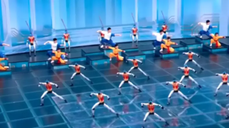 Robôs humanoides dançam com artistas marciais em Festival da Primavera chinês