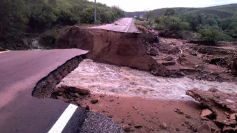 Rodovia desaba e é interditada após fortes chuvas na divisa de Sergipe e Alagoas