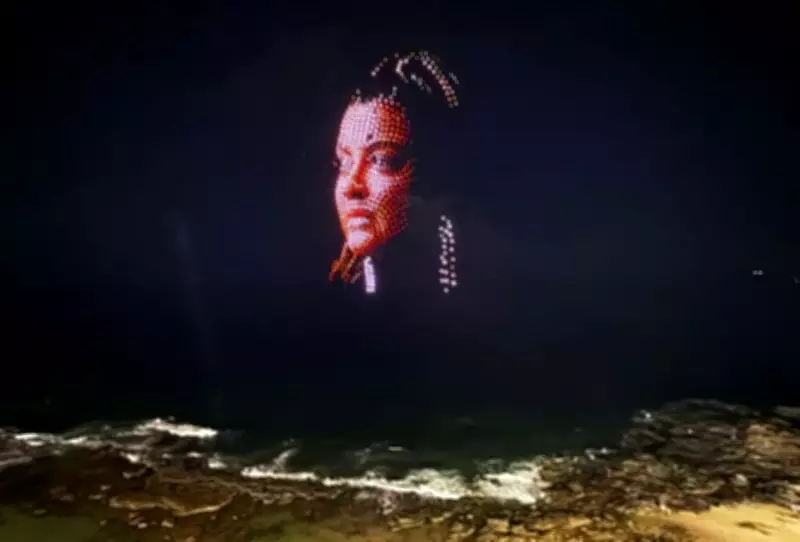 Rosto de Preta Gil é recriado por 600 drones no céu de Salvador durante Carnaval 2026