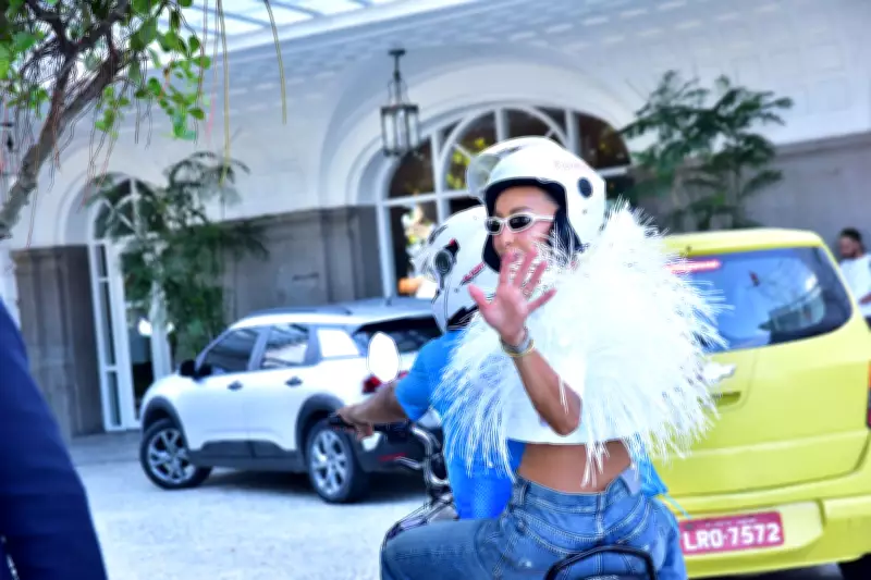 Sabrina Sato e Virginia Fonseca Brilham na Apuração do Carnaval do Rio de Janeiro