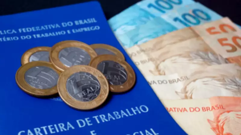 Salário inicial no Brasil atinge maior valor histórico em dezembro, aponta Caged