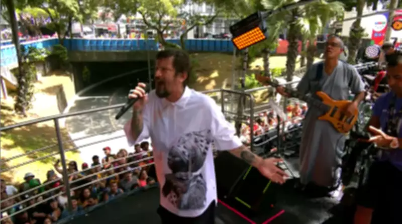 Saulo Fernandes homenageia Negra Jhô e Wanda Chase no Carnaval de Salvador