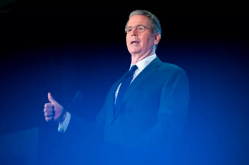 Scott Bessent, estrategista de Trump, celebra recorde da bolsa e desafio de popularidade