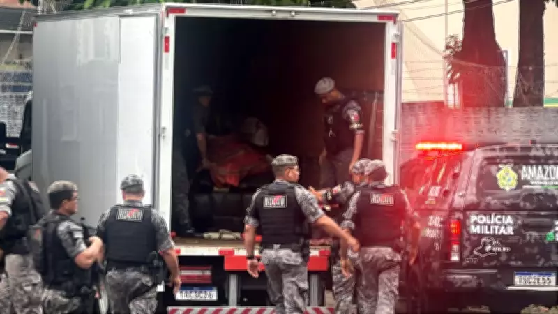 Seis policiais militares são presos com três toneladas de drogas em Manaus