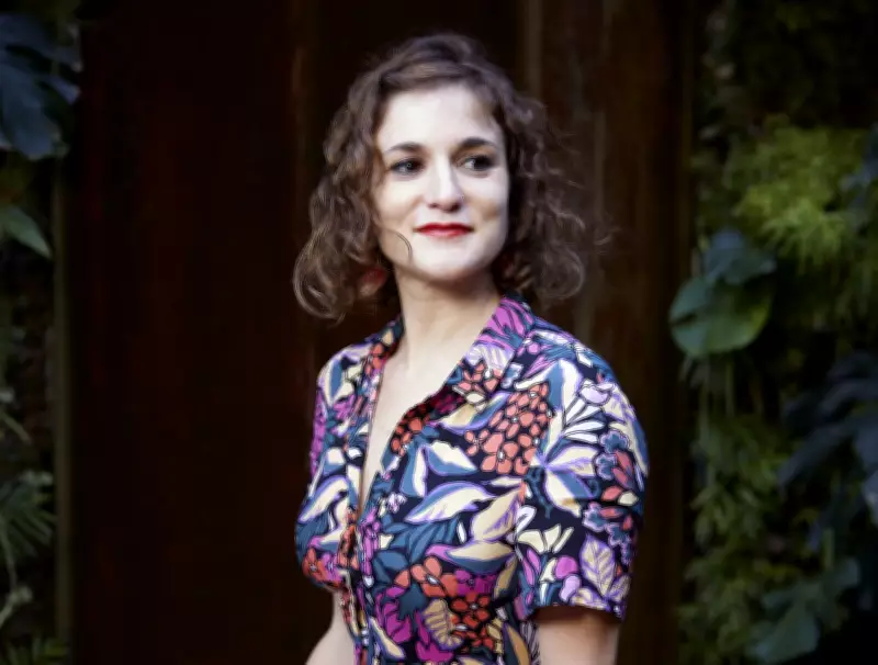 Sole Otero: HQ 'Naftalina' entrelaça crise argentina de 2001 com saga de imigração italiana