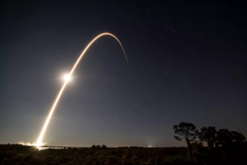 SpaceX pede lançar 1 milhão de satélites e ameaça céu noturno globalmente
