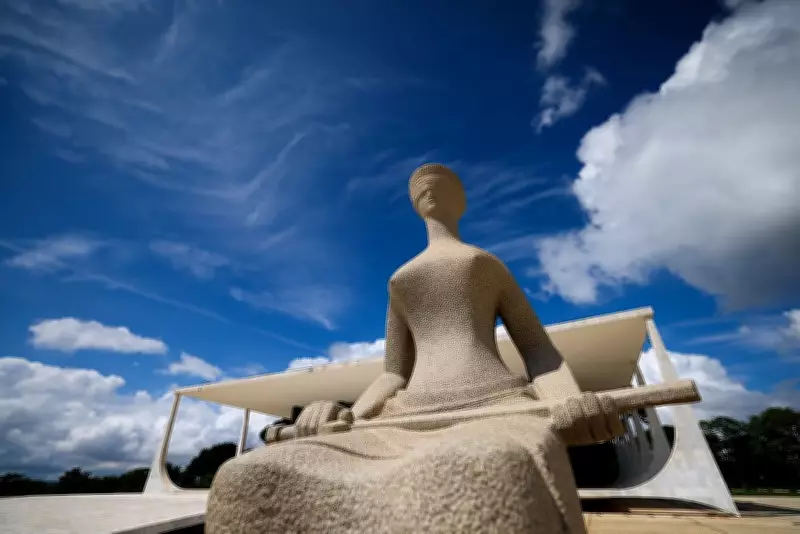 STF inicia julgamento sobre o 'Programa Escola Sem Partido' de município paranaense