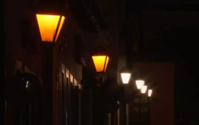Substituição de lâmpadas em Goiás gera polêmica entre preservação histórica e modernização