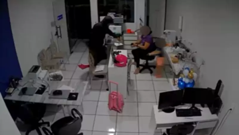 Suspeito invade escritório em Sorriso e rouba celular de mulher com filha menor