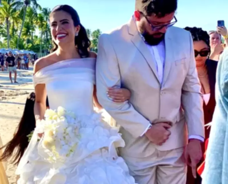 Tabata Amaral e João Campos se casam em cerimônia na Praia dos Carneiros, Pernambuco