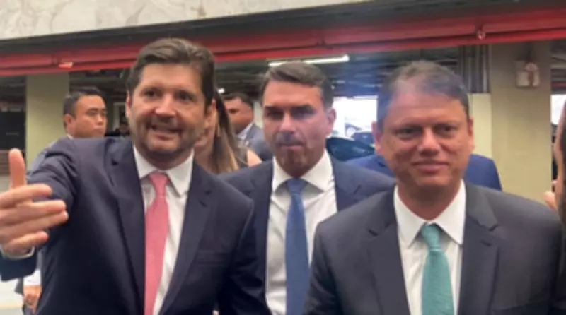 Tarcísio e Flávio Bolsonaro se reúnem em SP para discutir eleições e marcam reaproximação