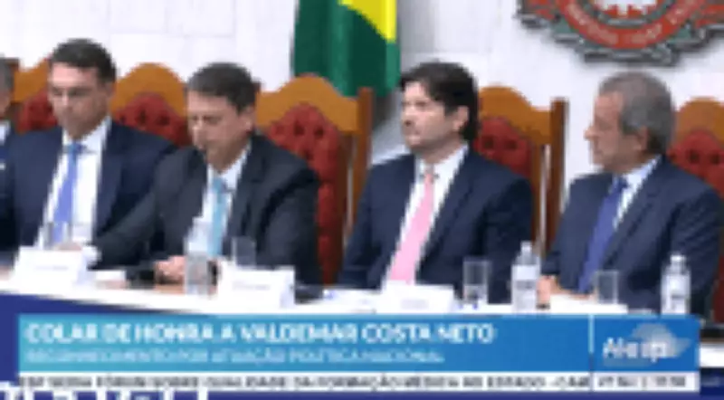 Tarcísio sinaliza aliança robusta com PL em homenagem a Valdemar em São Paulo