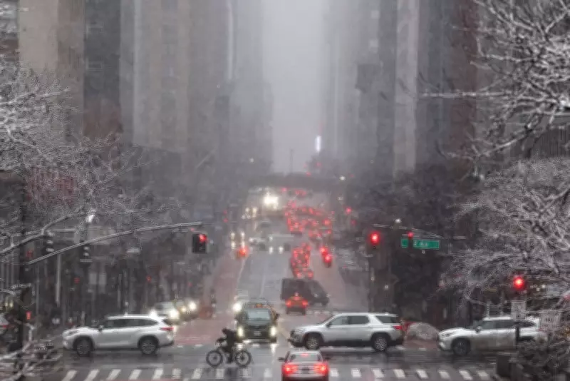 Tempestade de neve histórica paralisa Nova York com toque de recolher e cancelamentos