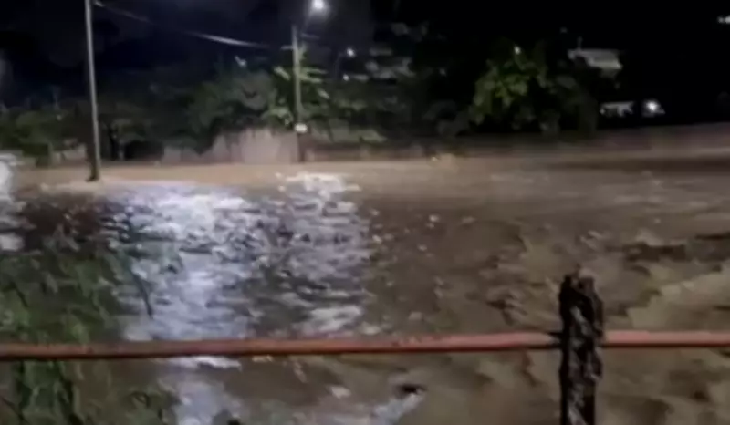 Tempestade em Monte Mor causa inundações, arrasta carro e afeta 70 residências