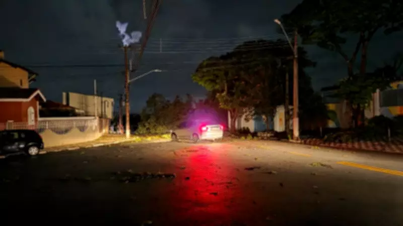 Temporal causa apagão e bloqueia trânsito em cidades da Grande São Paulo