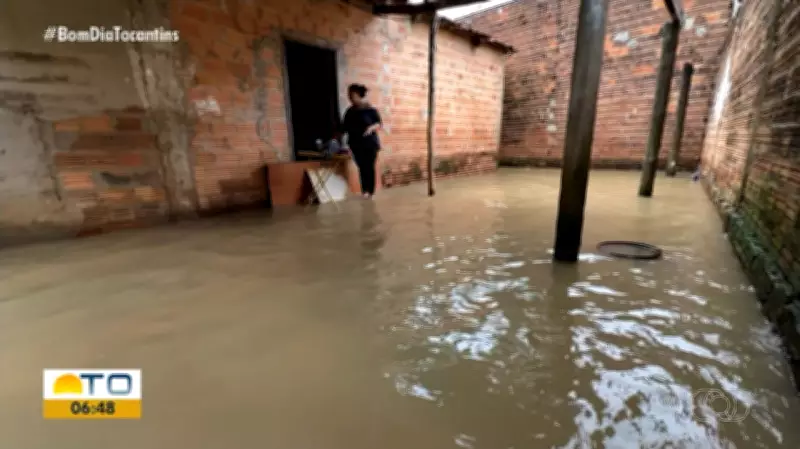 Temporal em Gurupi transborda córrego e causa alagamentos em ruas e residências