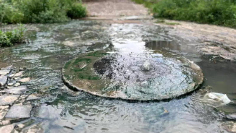 Teresina aplica multa milionária à Águas de Teresina por vazamento de esgoto no bairro Saci