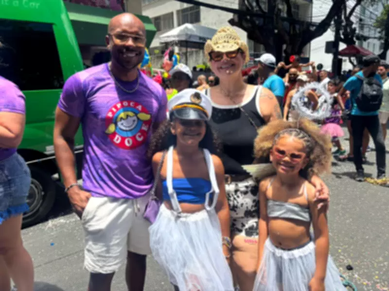 Thais Carla prestigia despedida de Carla Perez do trio Pipoca Doce no Carnaval de Salvador