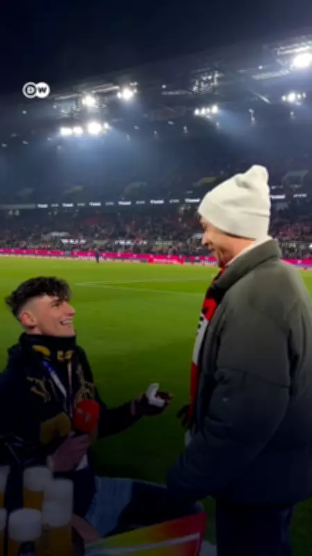 Torcedor do FC Colônia faz pedido de casamento ao namorado em jogo da Bundesliga