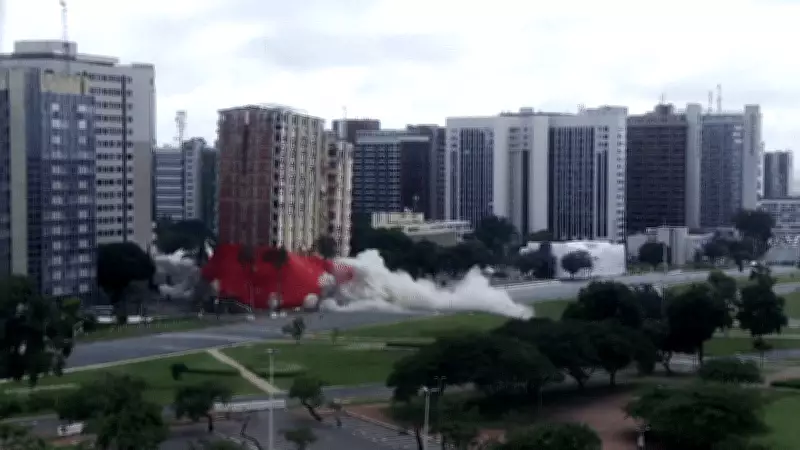 Torre Palace, antigo hotel de luxo em Brasília, é implodido para dar lugar a empreendimento residencial