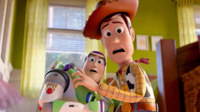 Toy Story 5: Pixar lança trailer oficial com Woody calvo e Buzz enfrentando tecnologia