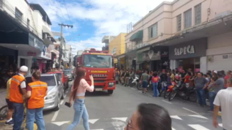 Trabalhador morre eletrocutado ao instalar calha em Formiga