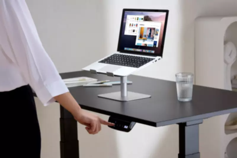 Trabalho Híbrido e Ergonomia: Como Mesas Ajustáveis Aumentam Produtividade em 40%