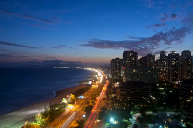 Tragédia na Praia da Barra: Dois Jovens Morrem Afogados Durante Luau Religioso no Rio