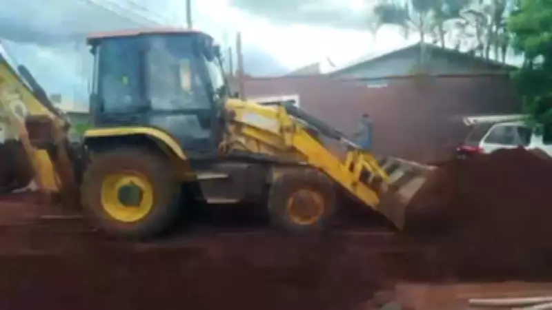 Trio é detido em Ribeirão Preto por tentativa de furto de água com retroescavadeira