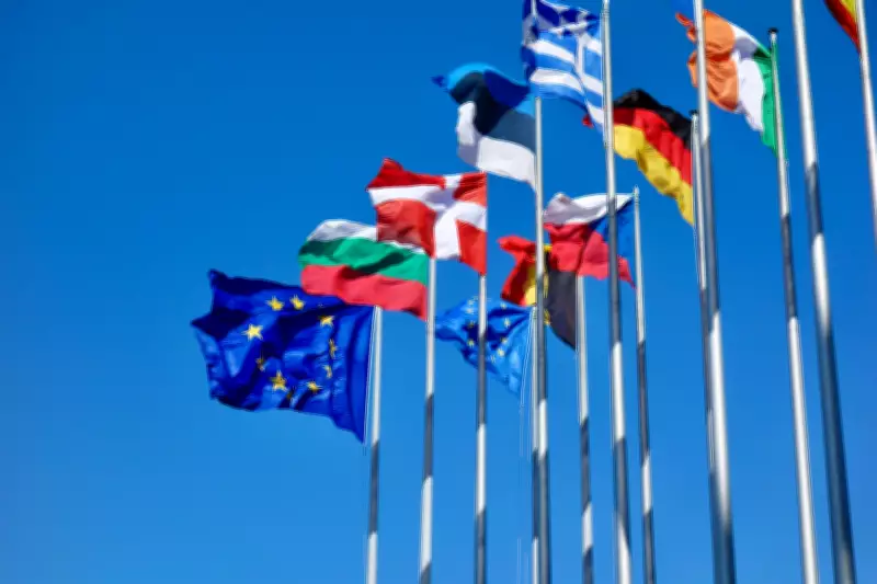 Trump eleva tarifa global para 15% e UE suspende acordo comercial em resposta