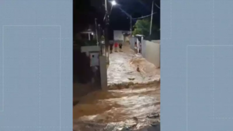 Tubulação se rompe novamente em Xerém e causa destruição na Baixada Fluminense