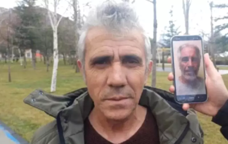 Turco é hostilizado por semelhança com Jeffrey Epstein em Kayseri