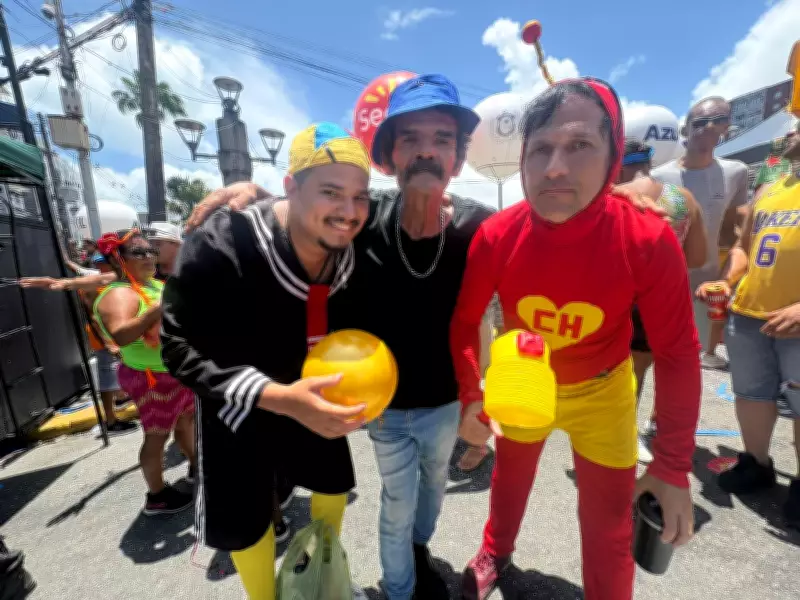 Turma do Chaves e Chapolin Colorado animam o Galo da Madrugada no Carnaval