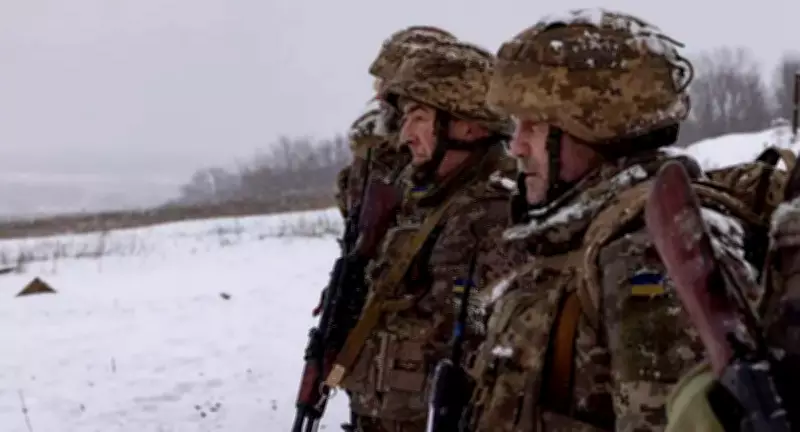 Ucrânia completa quatro anos de guerra com drones transformando conflito e cessar-fogo distante