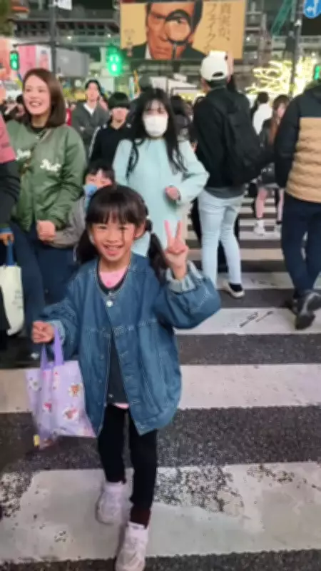 Vídeo de criança empurrada em Tóquio viraliza e causa indignação nas redes sociais