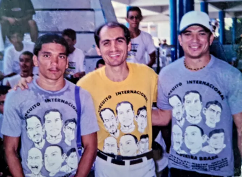 Velório de Mestre Sabiá, executado em Niterói, tem emocionante roda de capoeira